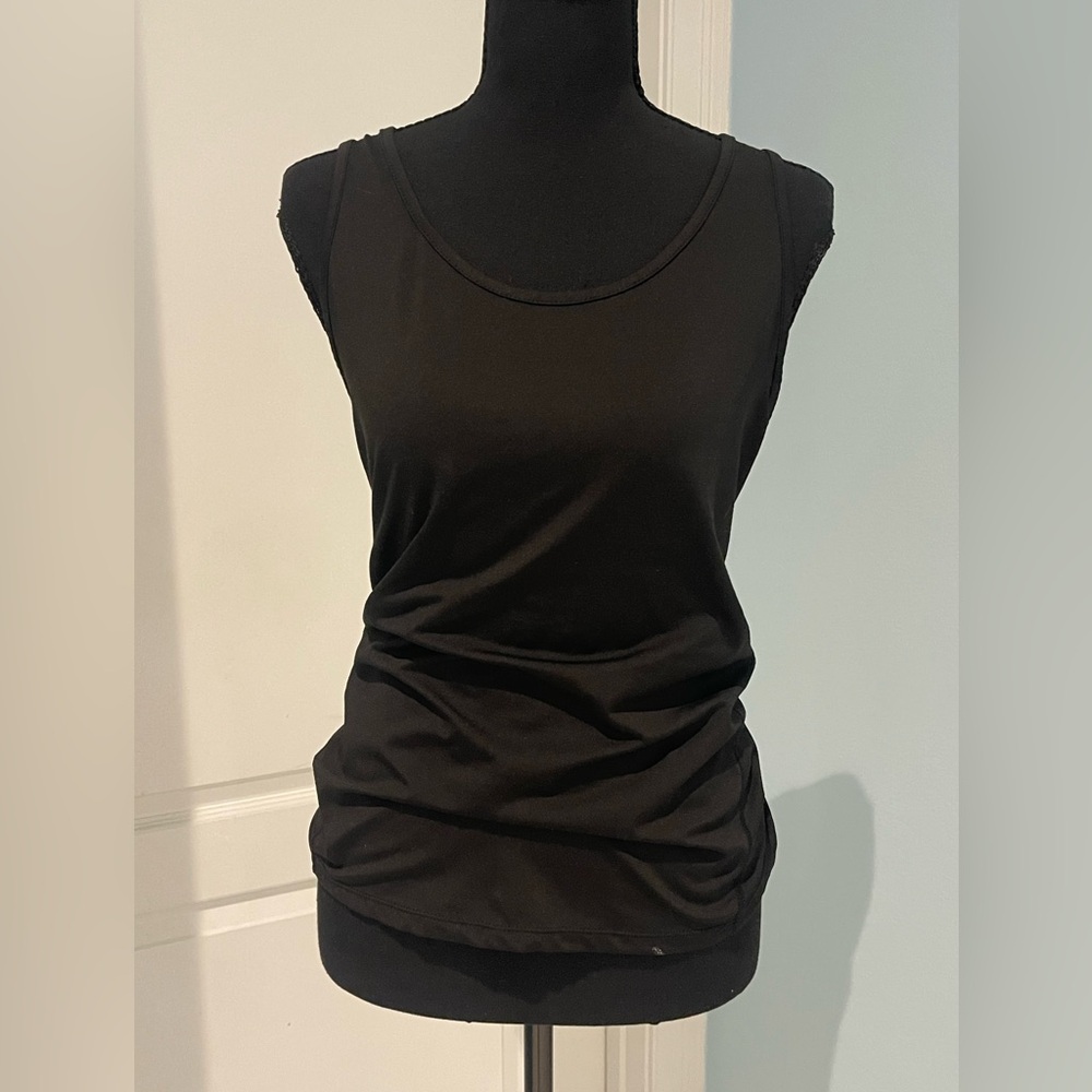 Classic Black Women's Tank Top - Sleek Everyday Layering